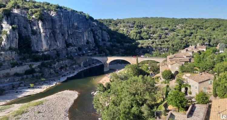 Gite « Les Rives De L'Ardeche » Ucel Bagian luar foto